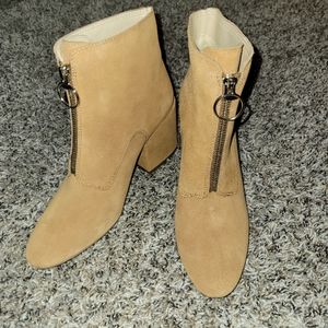 Size 7.5 Katy Perry boots